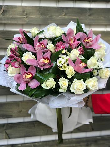 Букет цветов из: Розы и Хризантемы в Брусянский