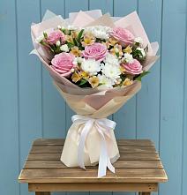 Букет цветов из:  Гвоздики, Орхидеи и Розы в Брусянский