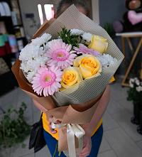 Букет цветов из:  Герберы, Розы и Хризантемы в Брусянский