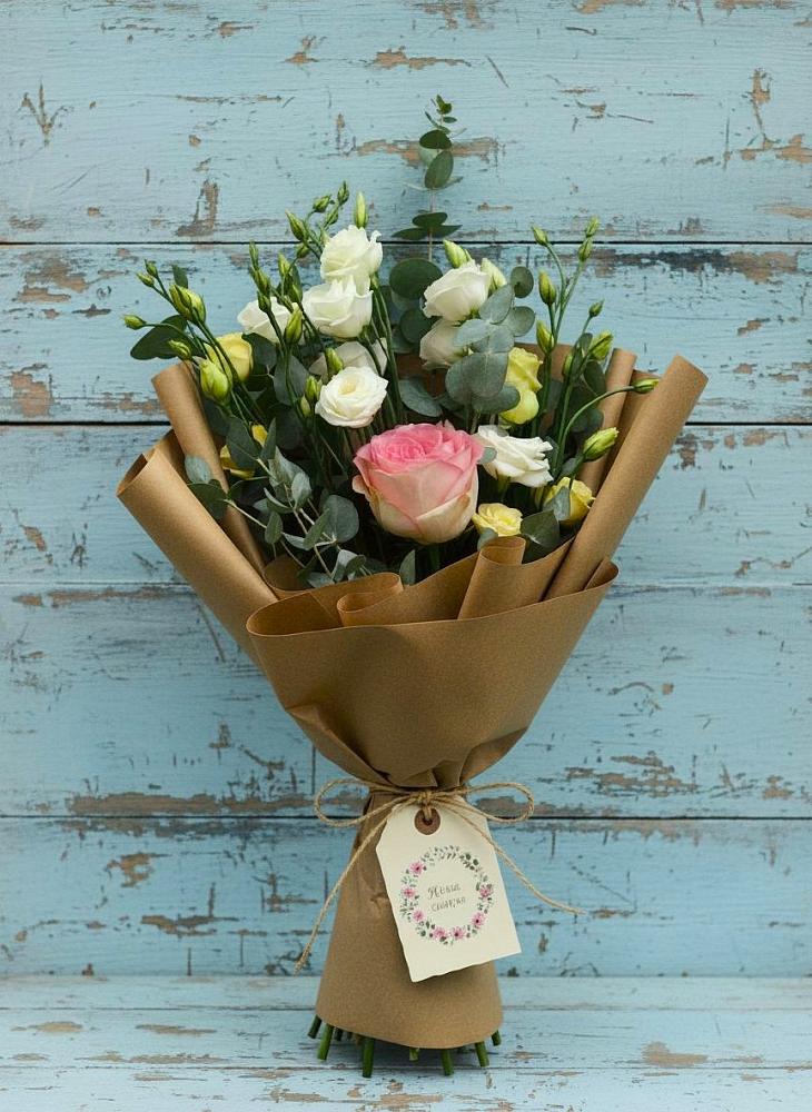 Букет цветов из: Розы и Лизиантусы в Брусянский