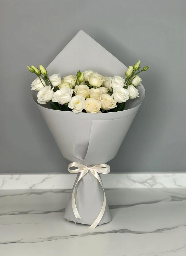 Букет цветов из: Розы и Лизиантусы в Брусянский