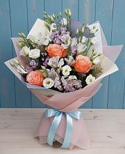 Букет цветов из:  Лизиантусы, Розы, Альстромерии и Гипсофила в Брусянский