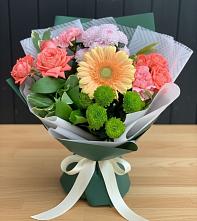 Букет цветов из:  Гвоздики, Розы, Герберы и Хризантемы в Брусянский