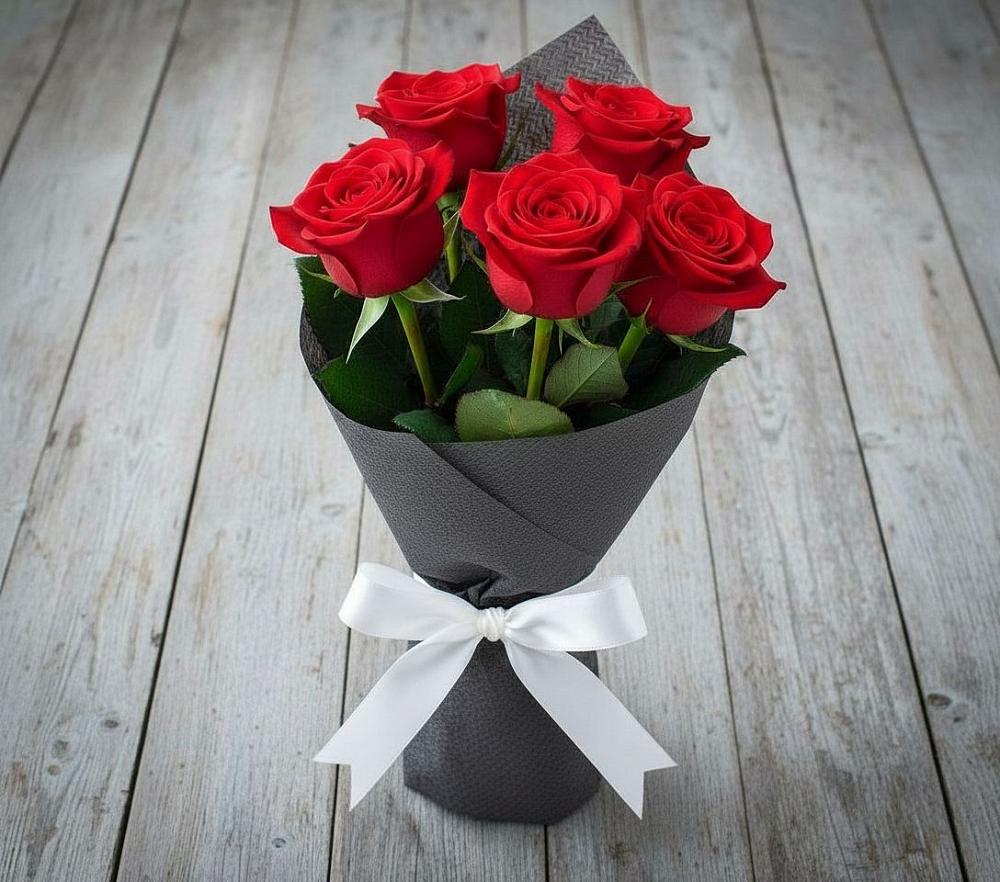Букет 5 Красных роз Эдлесс Лав в Брусянский