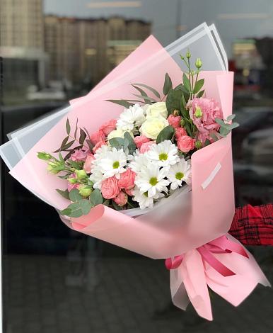 Букет цветов из: Розы, Лизиантусы и Хризантемы в Брусянский